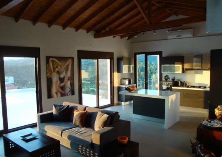 Amaryllis Villa