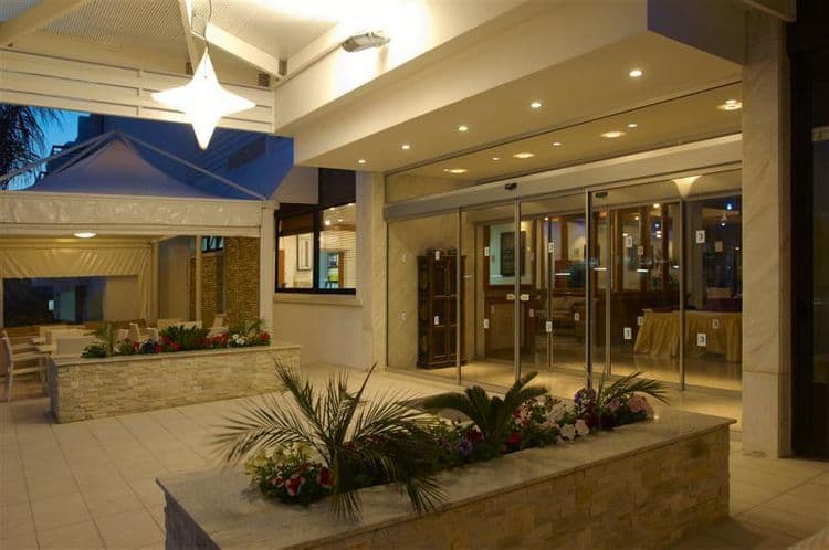 Senator Hotel Apartments