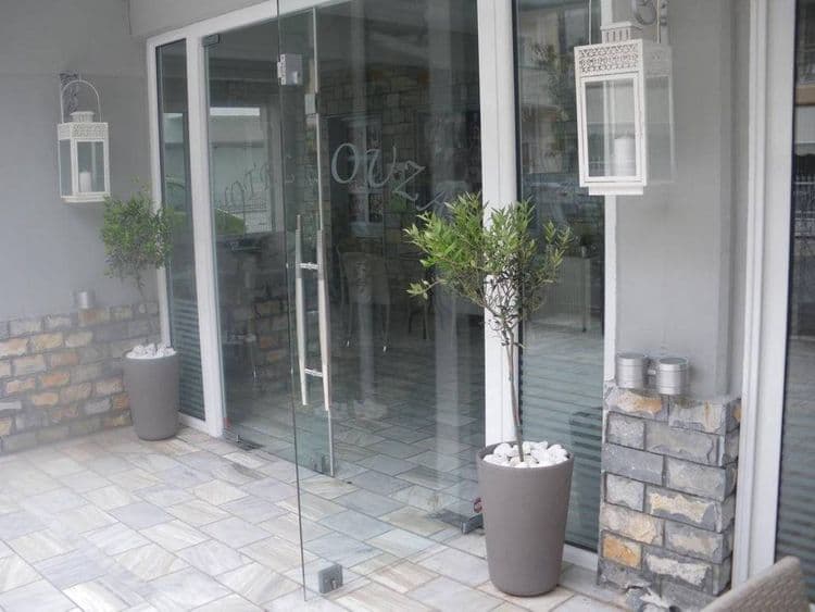 Ouzas Hotel