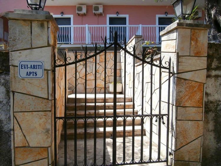Evi-Ariti Apartments