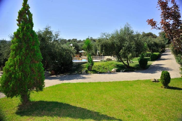 Villas Lefkothea