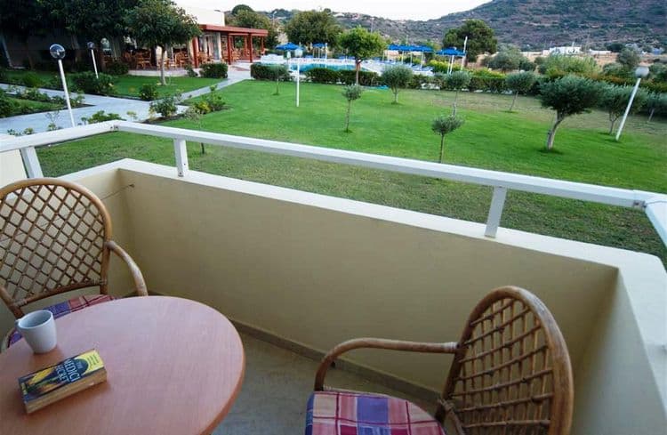 Zoes Hotel Studios