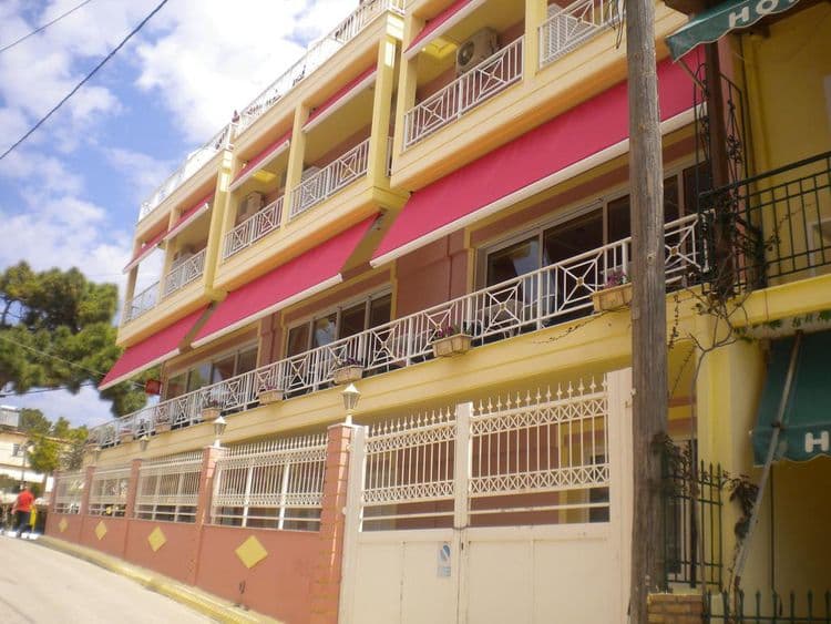 Brati II Beach Hotel
