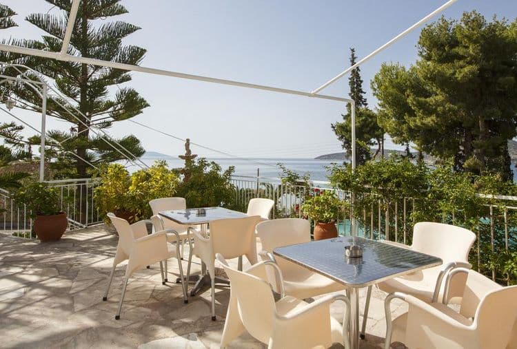 Barbouna Hotel