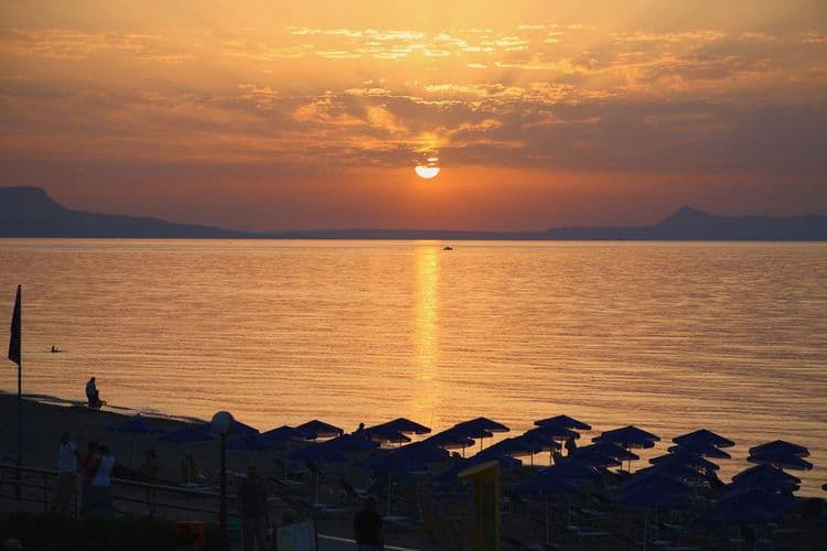 Esperia Beach Apartments & Suites