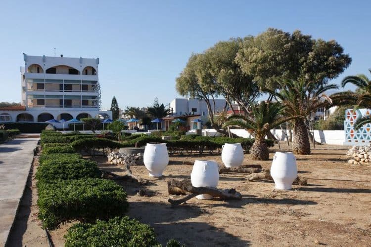Tsagarakis Beach