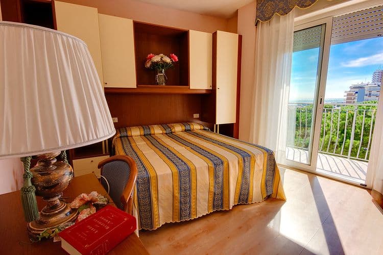 Jet Hotel