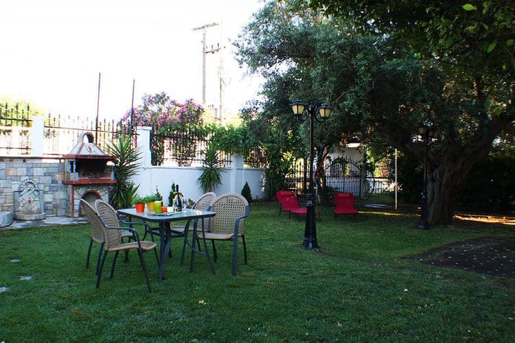 Salonikiou Beach Deluxe Apartments