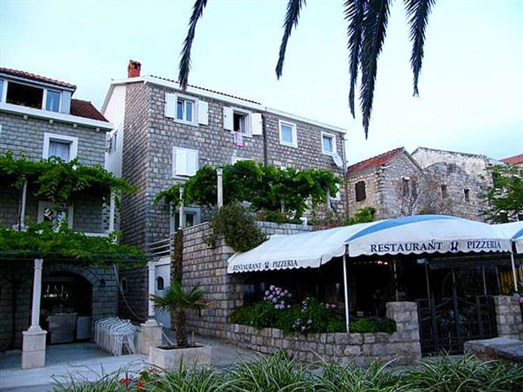 Villa More