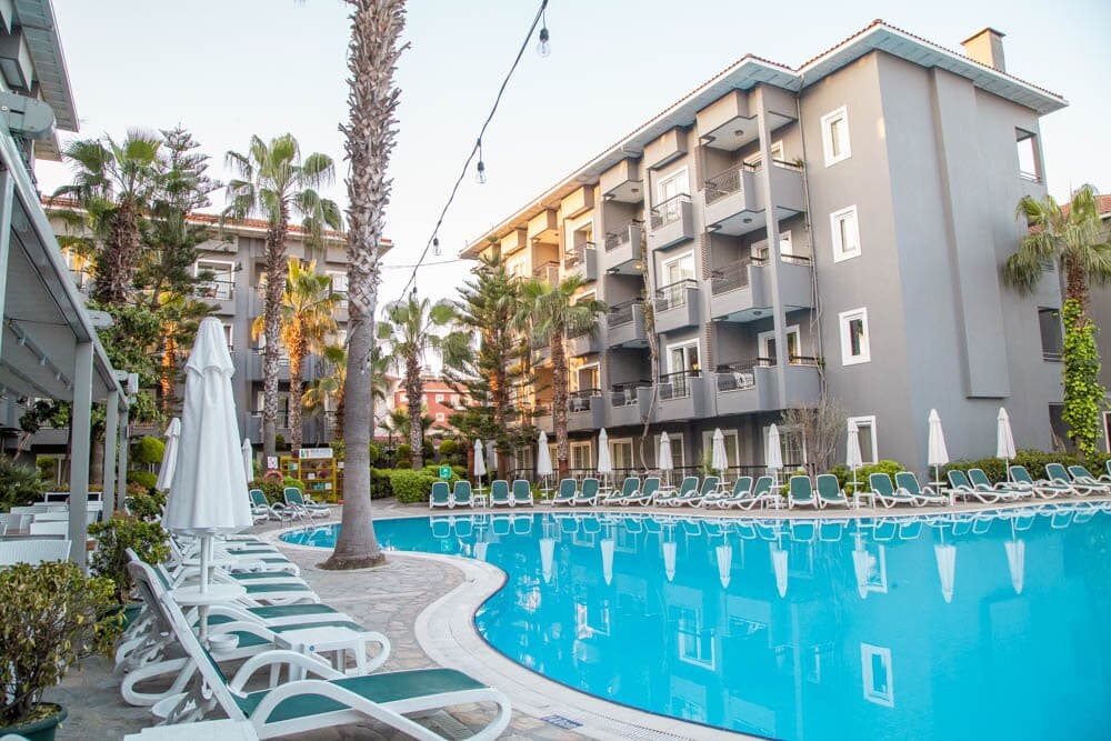 Sun City Apartments & Hotel