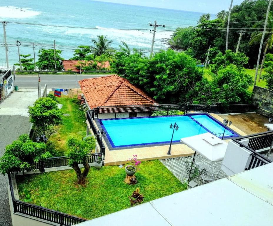 Queens Beach Hotel
