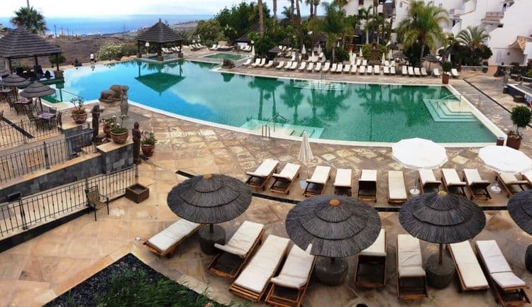 Regency Country Club Apartments & Suites