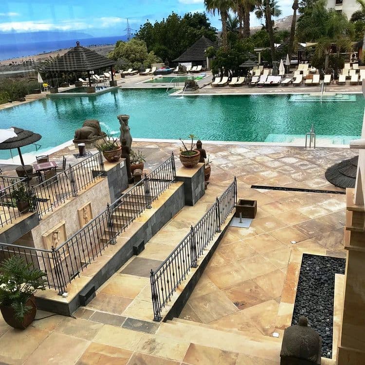 Regency Country Club Apartments & Suites