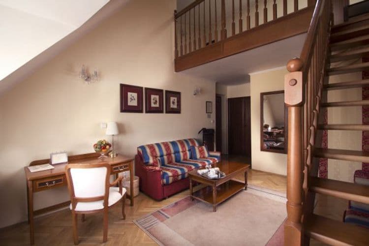 Louren Hotel