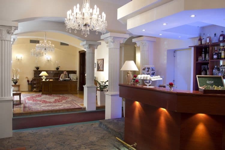 Louren Hotel