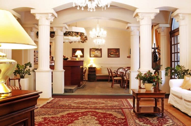 Louren Hotel