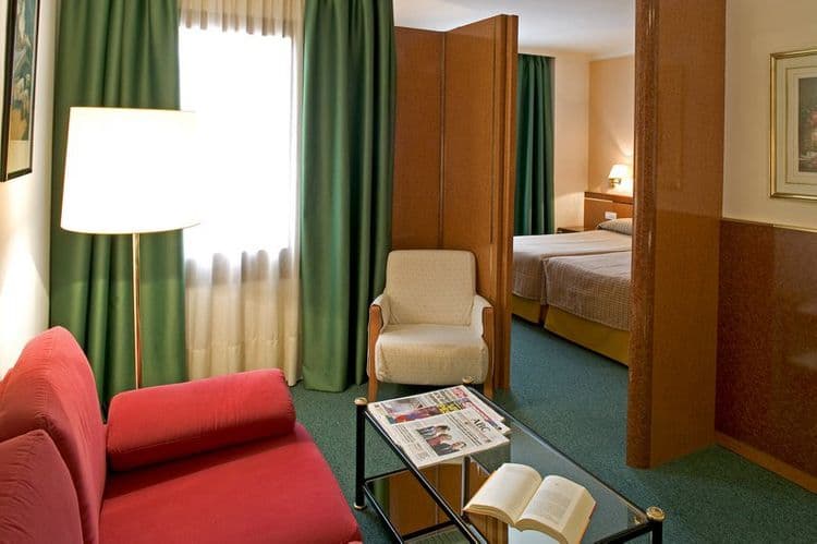 Acacia Premium Suite