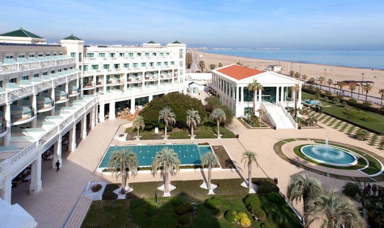 Las Arenas Balneario Resort