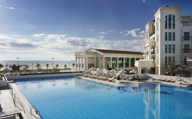 Las Arenas Balneario Resort