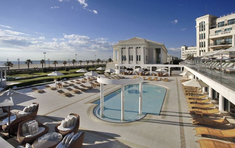 Las Arenas Balneario Resort