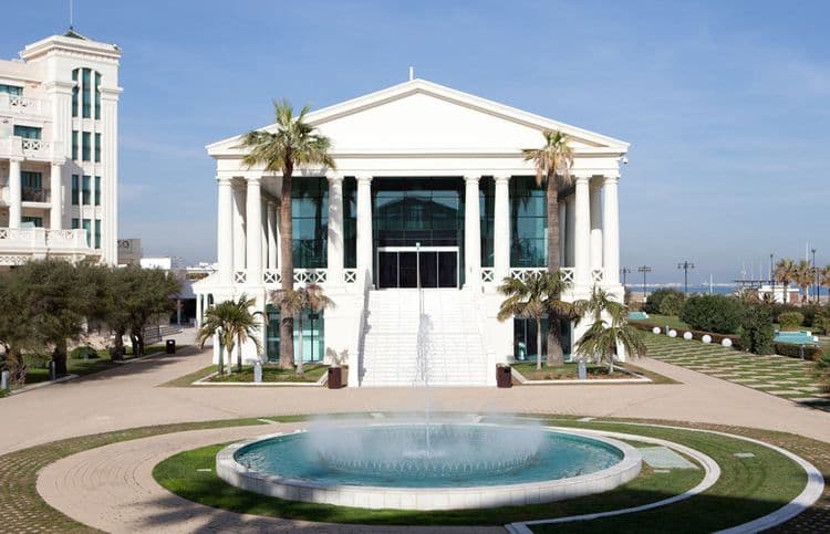 Las Arenas Balneario Resort