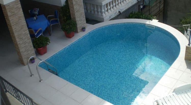 Leut Apartments