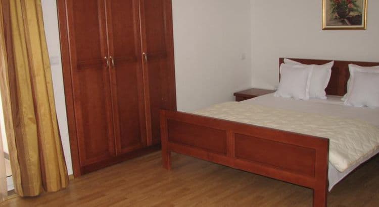Leut Apartments