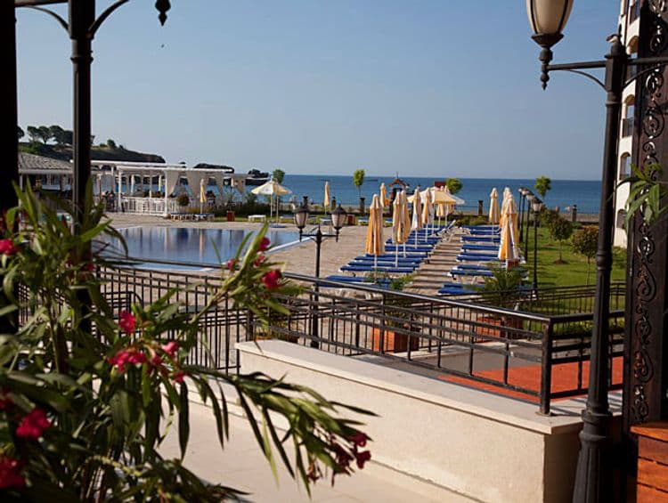Regina Mare Beach & Residence