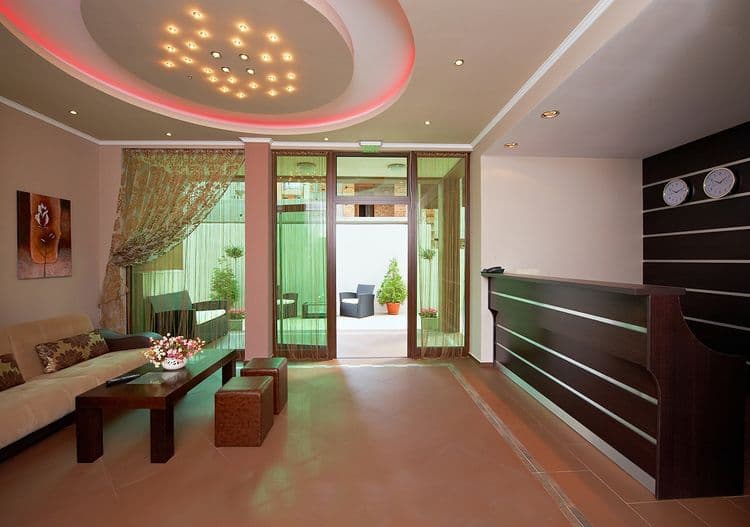 Central Plaza Hotel