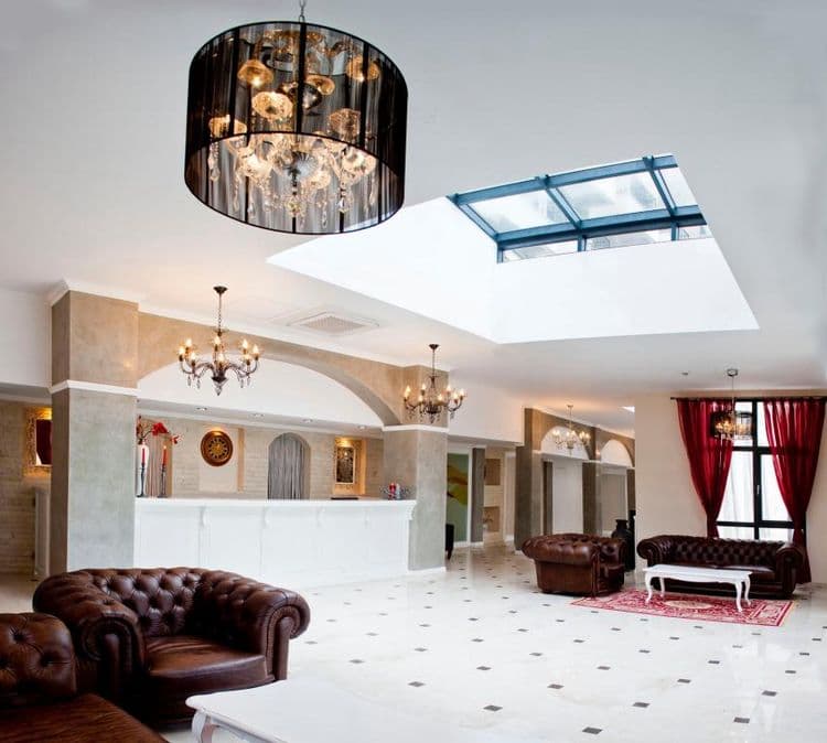 White Rock Castle Suite Hotel