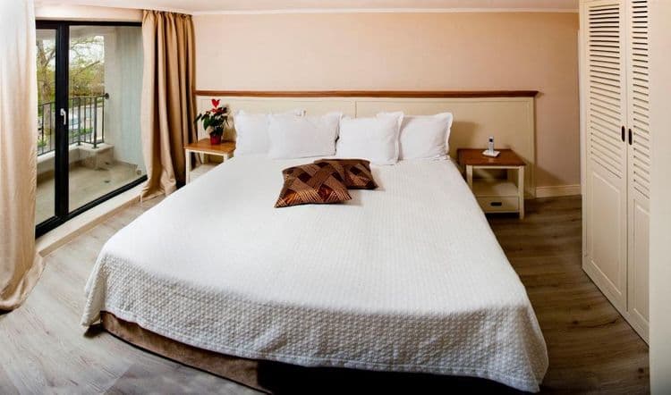 White Rock Castle Suite Hotel