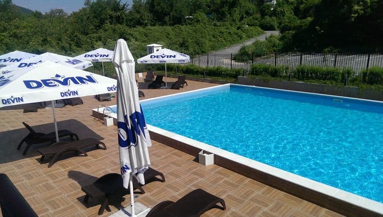 White Rock Castle Suite Hotel