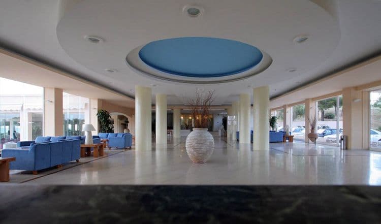 AKS Hinitsa Bay Hotel