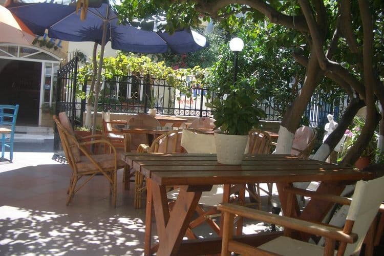 Voula Hotel & Apartments