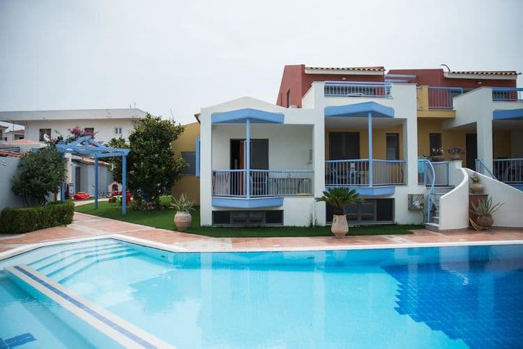 Niriides Apartments Studios