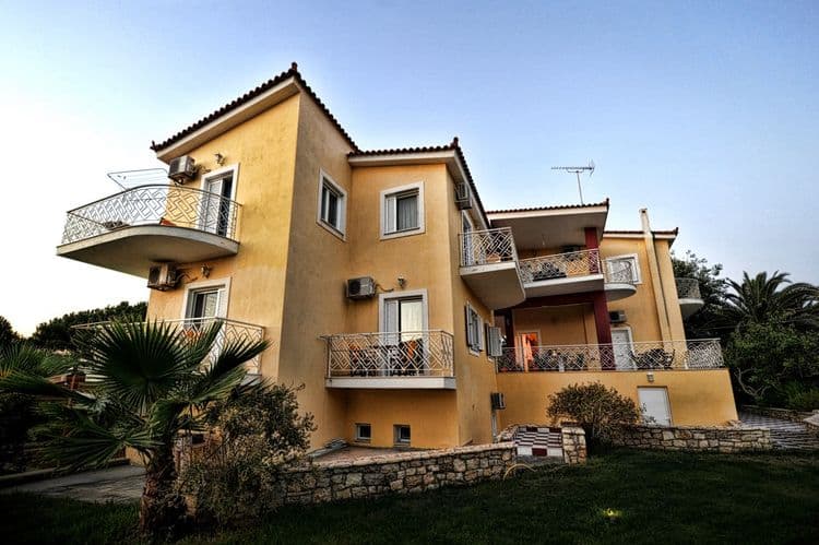 Irida Resort Suites