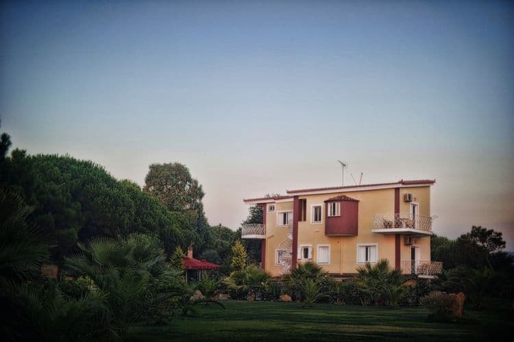 Irida Resort Suites