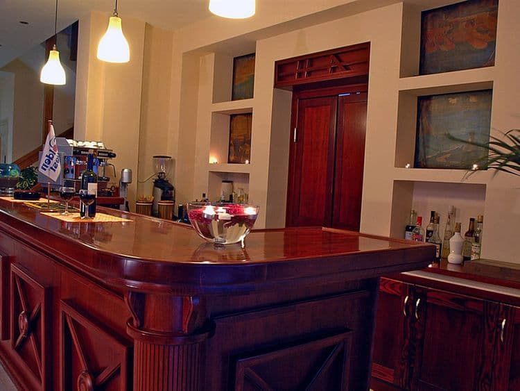 Artina Hotel