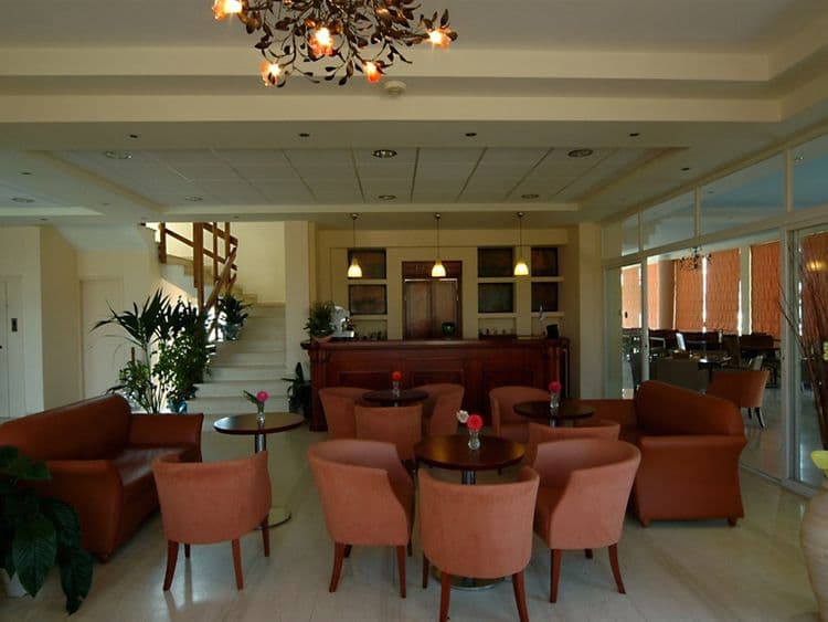 Artina Hotel