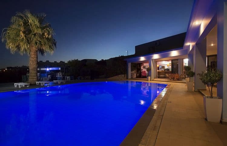 Hillside Studios & Apartments