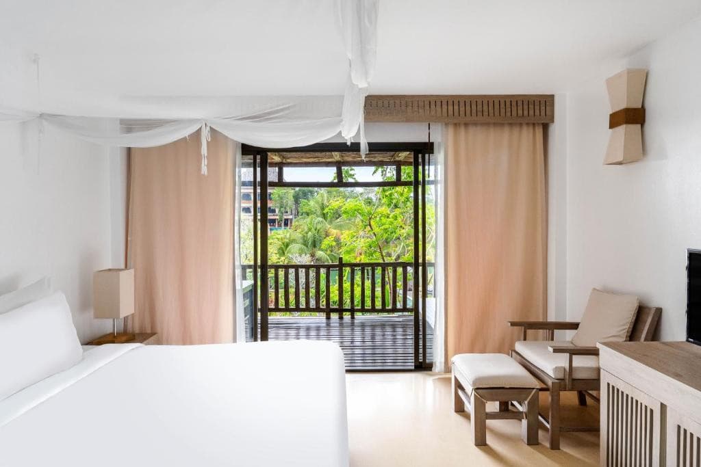 Aana Resort & Spa