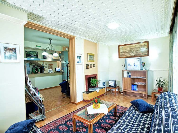 Keletron Hotel