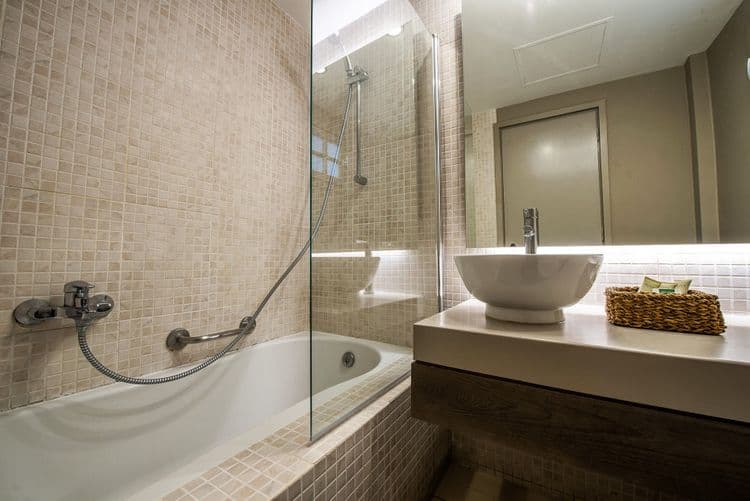 The Bay Hotel & Suites