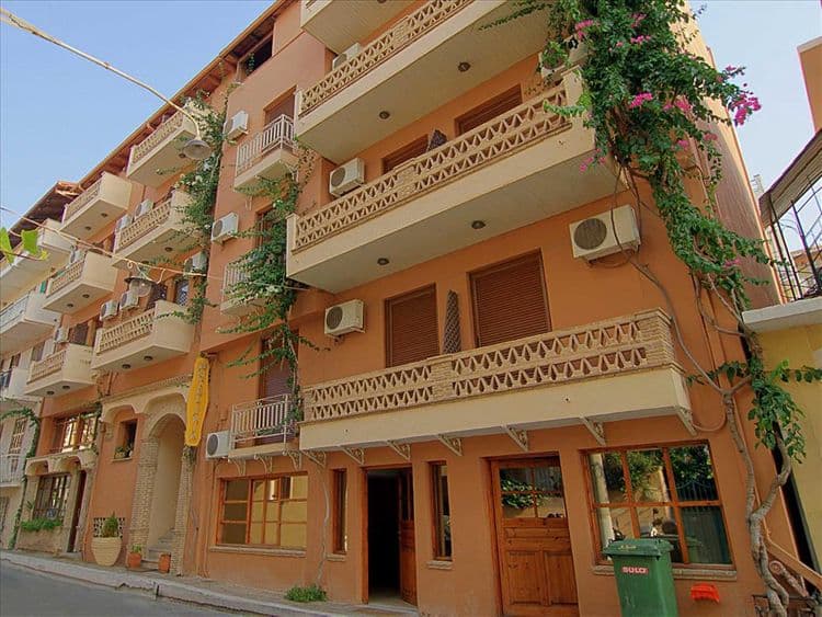 Yria Hotel