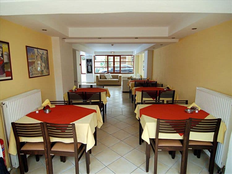 Yria Hotel