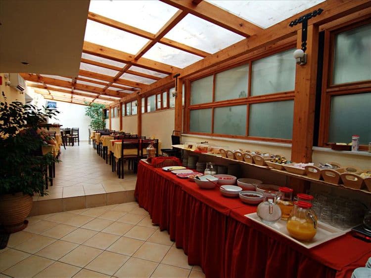 Yria Hotel