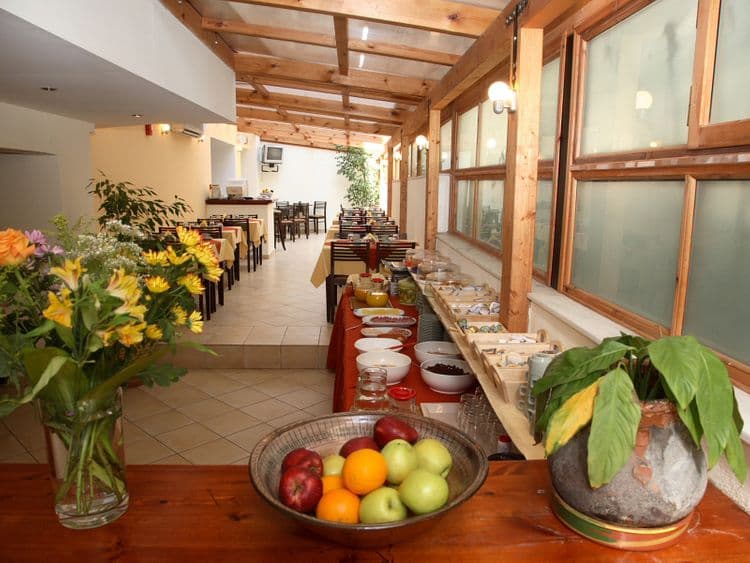 Yria Hotel