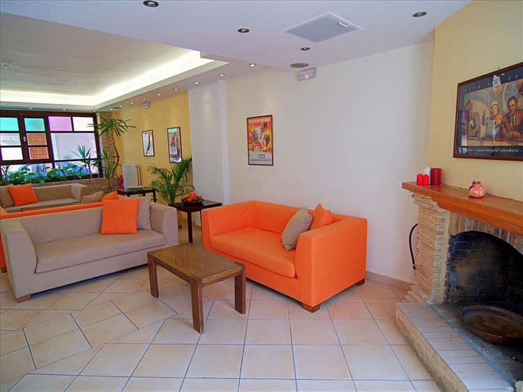 Yria Hotel