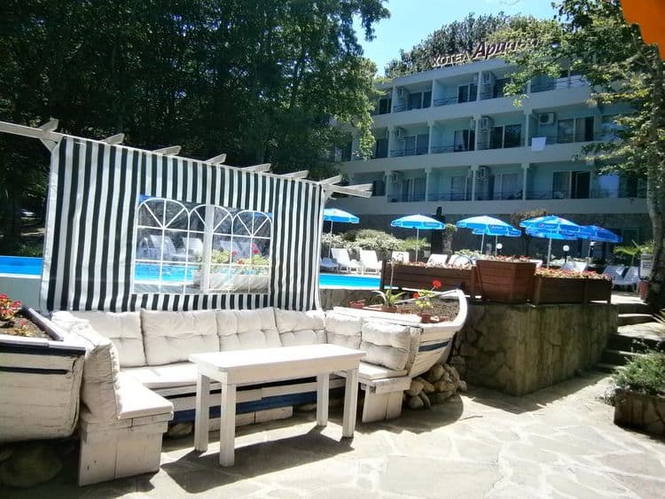 Ariana Hotel Kiten