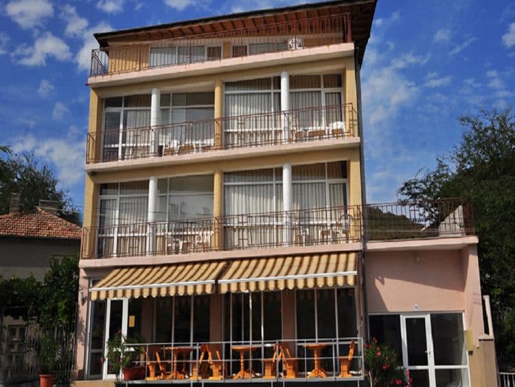 Manolovi Guest House
